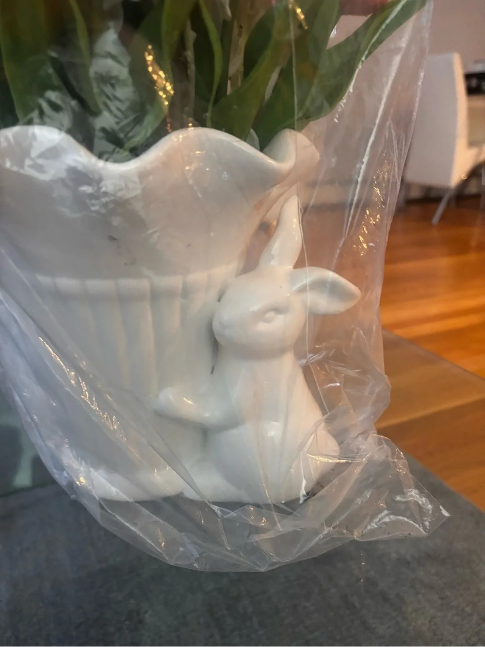 Martha Stewart White Rabbit Ceramic Vase w/“real touch” Pink + White tulips🌷